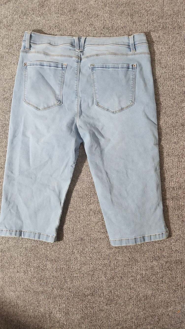 Curve Appeal Light Wash Denim Shorts Capri Jeans Size 14/32 - Picture 8 of 9